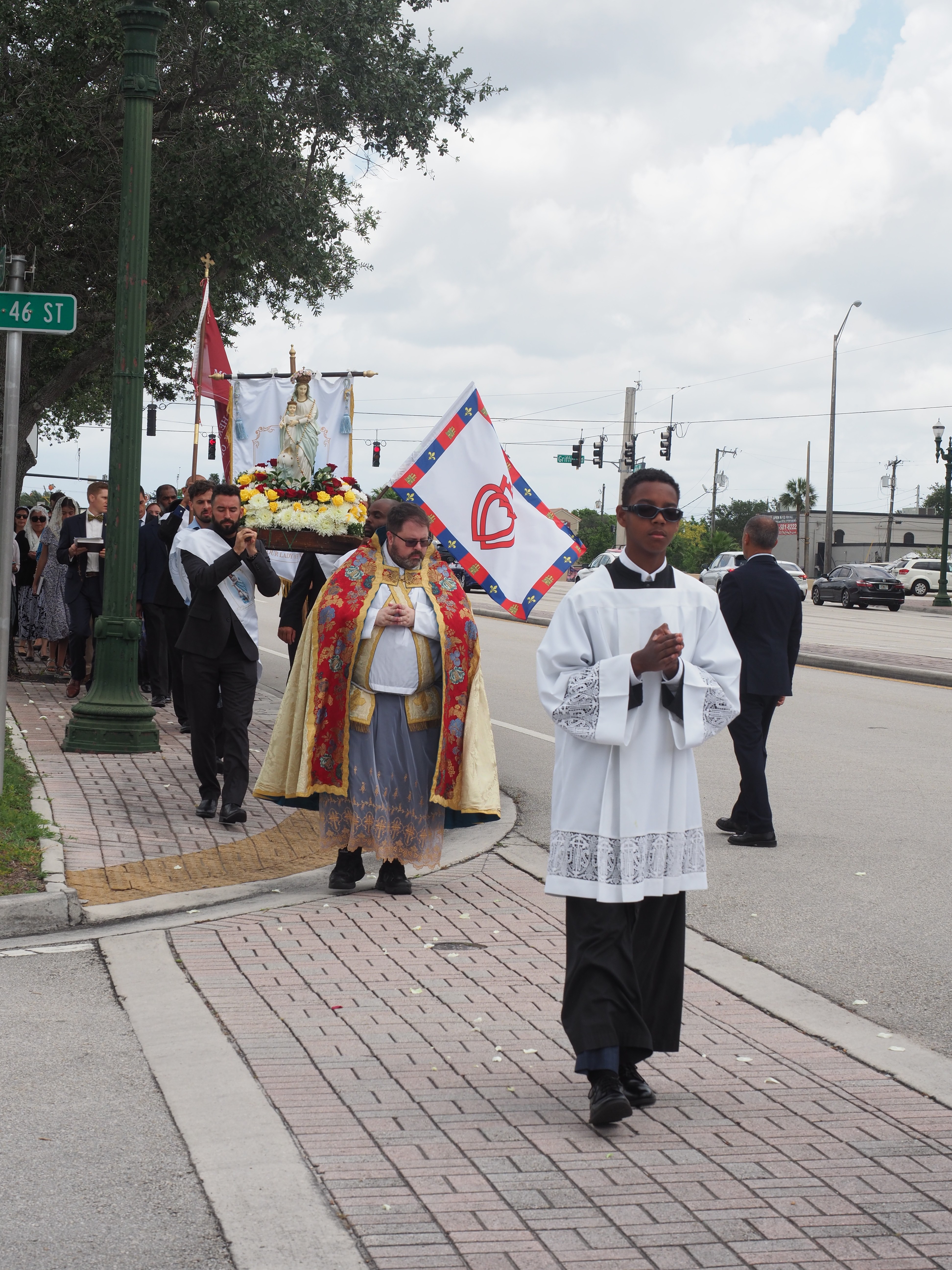 May Crowning an Procession 82