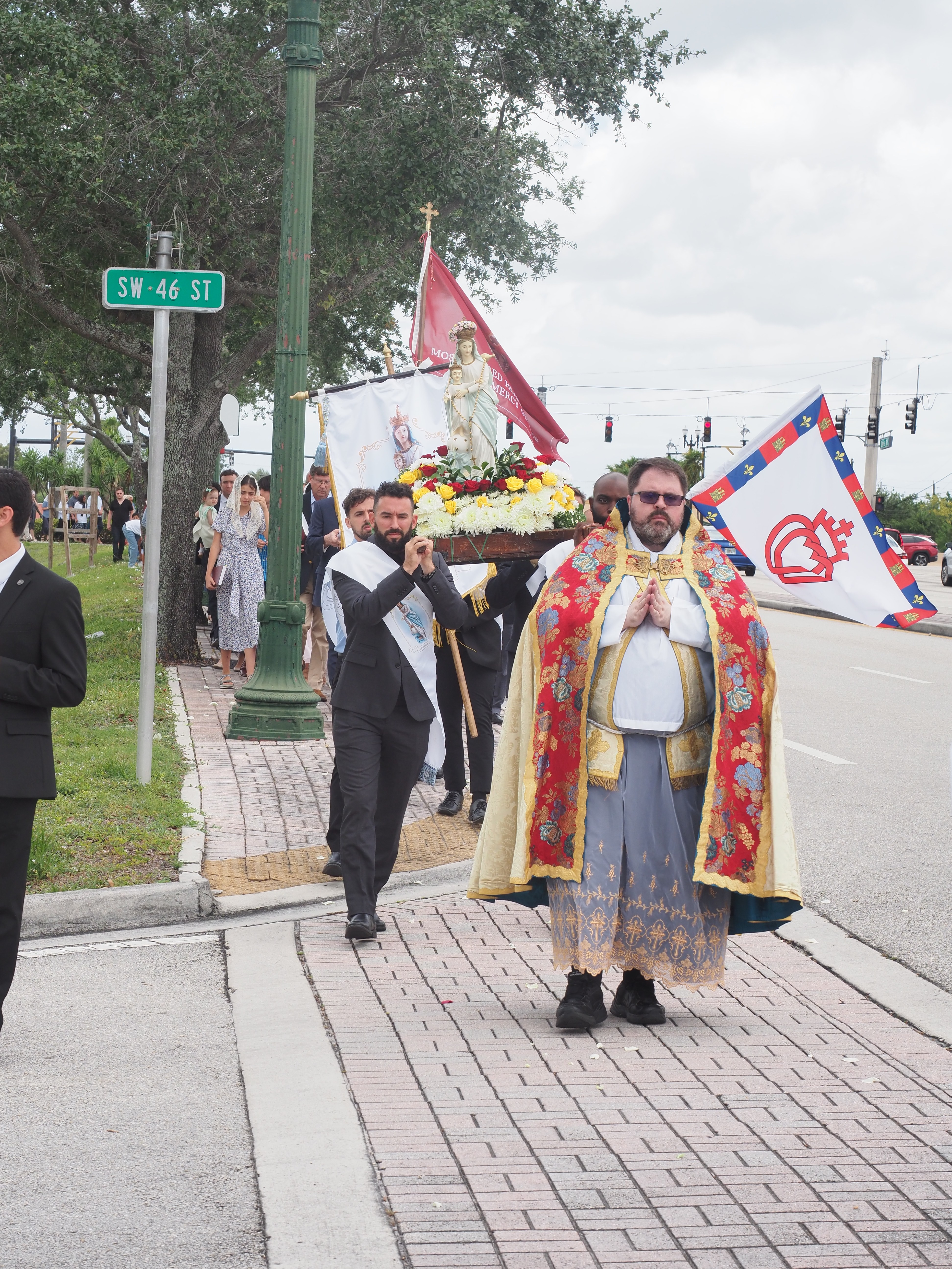 May Crowning an Procession 83