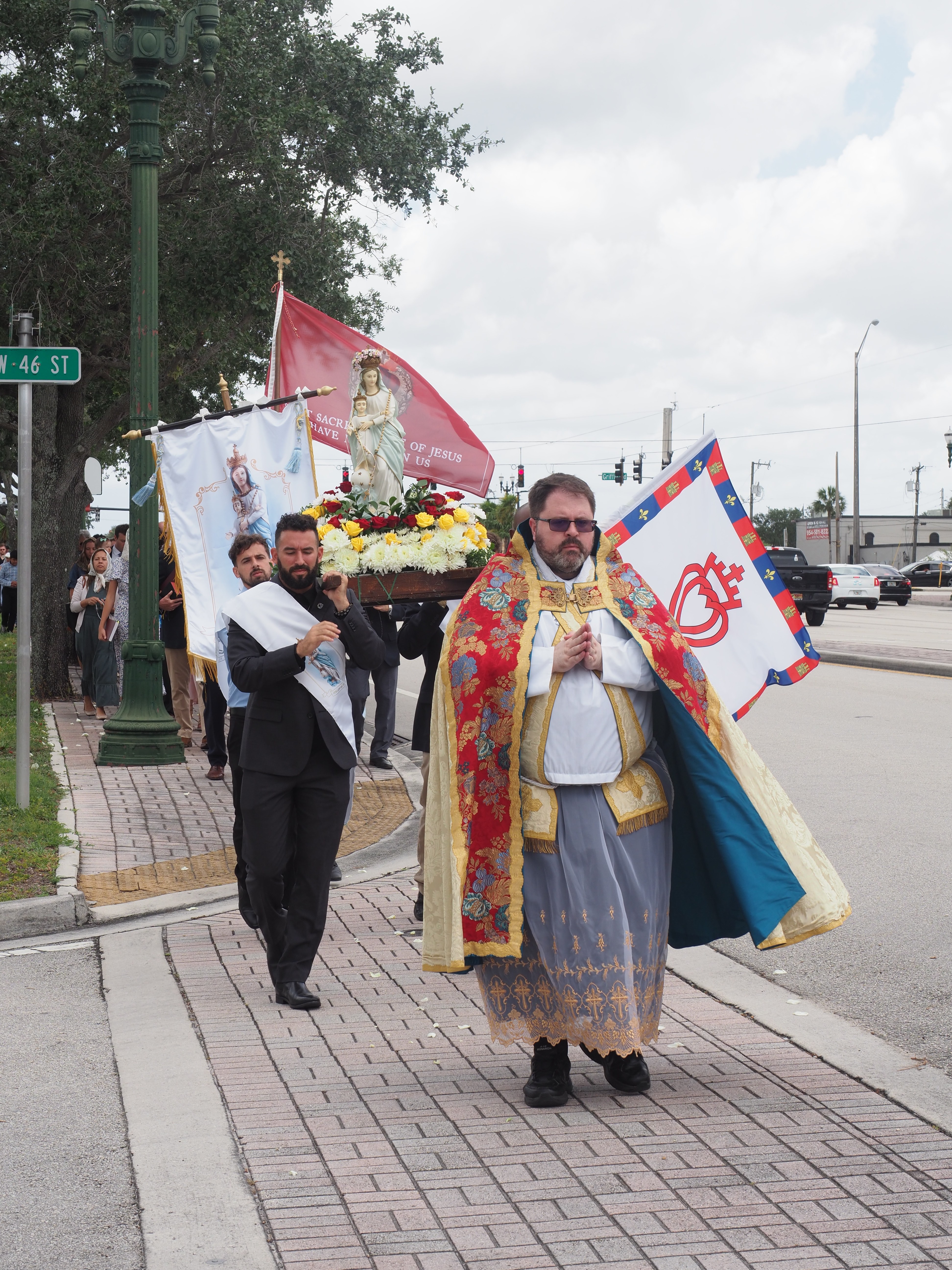 May Crowning an Procession 84