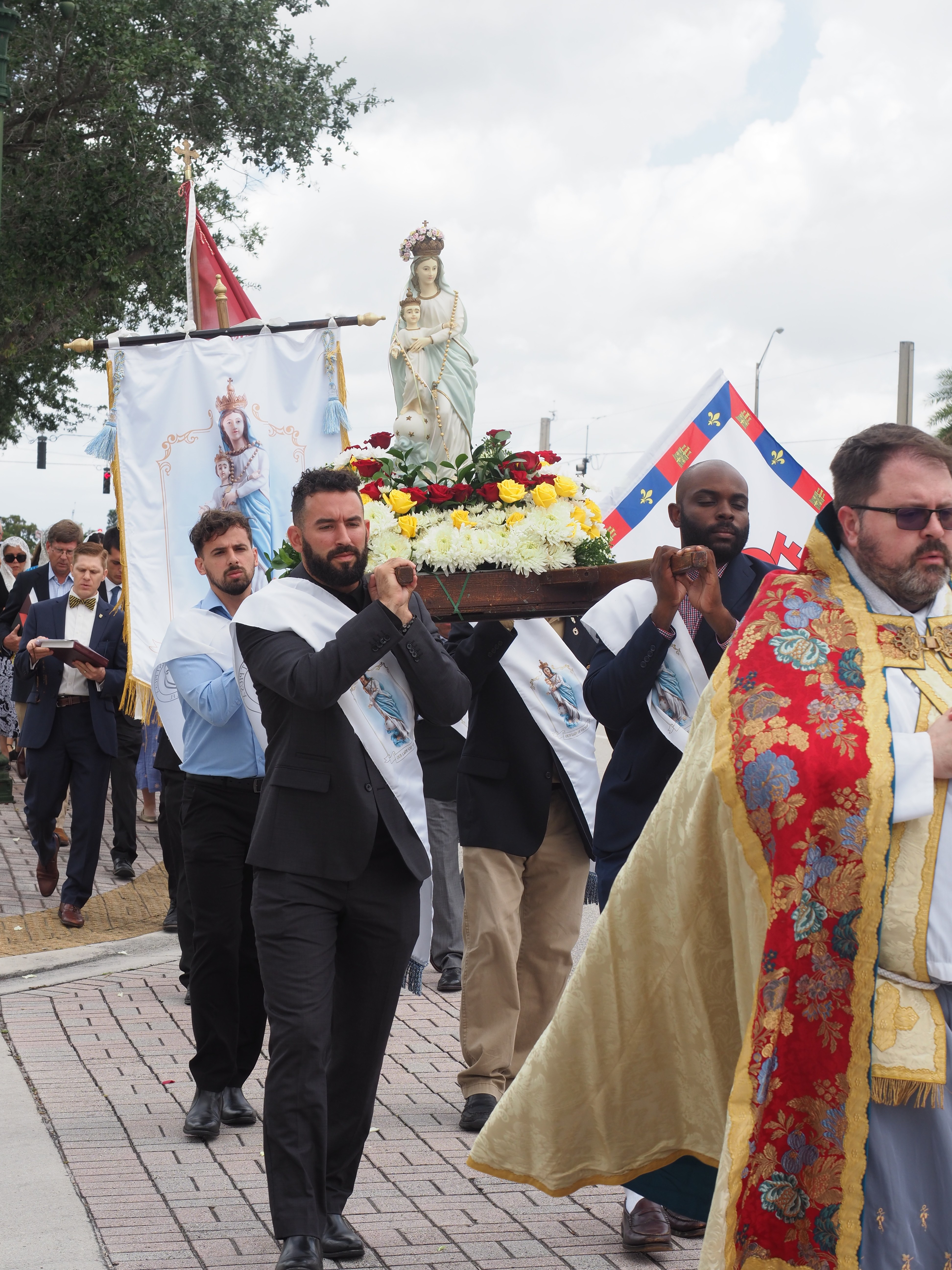 May Crowning an Procession 85