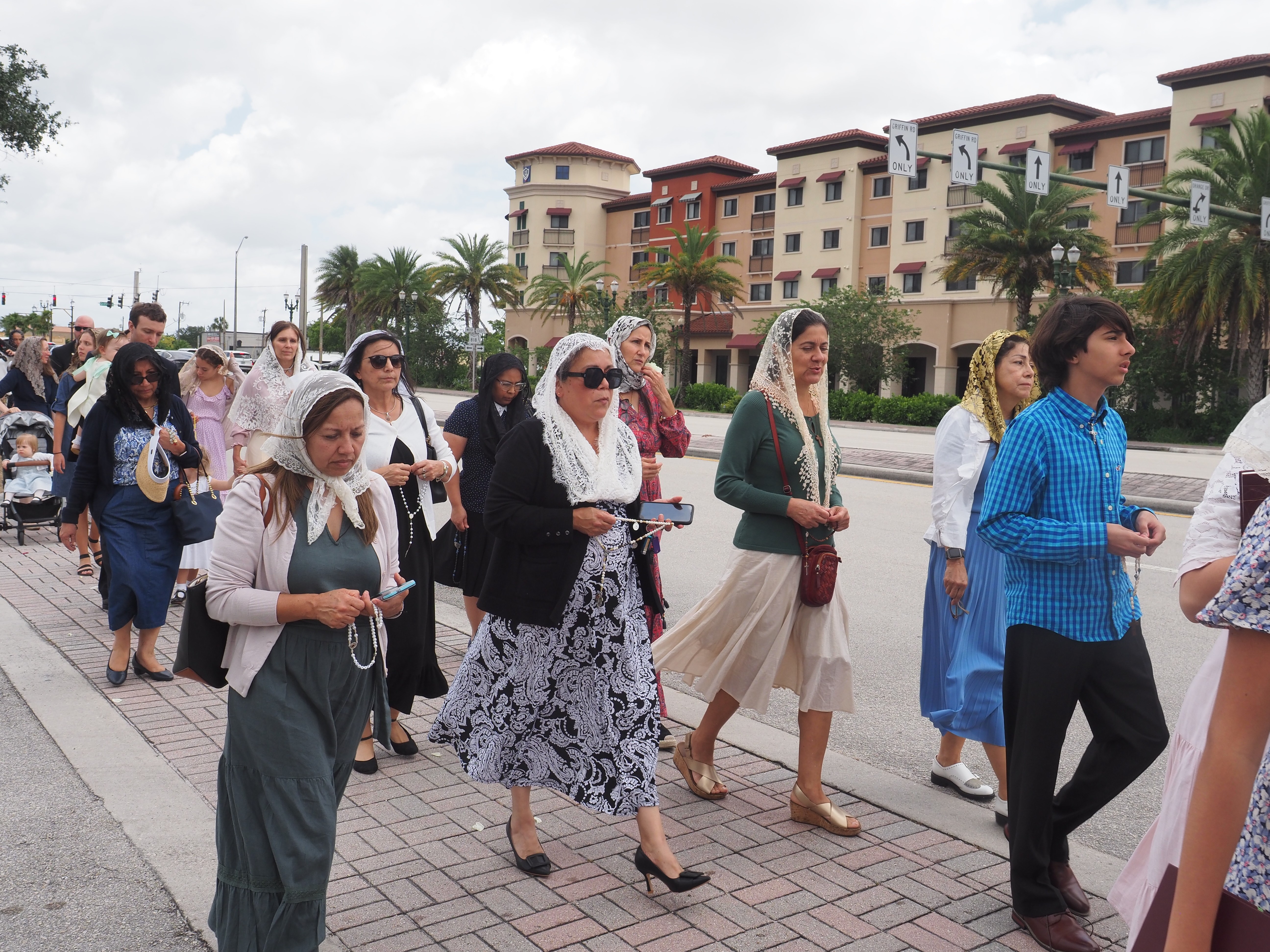 May Crowning an Procession 89