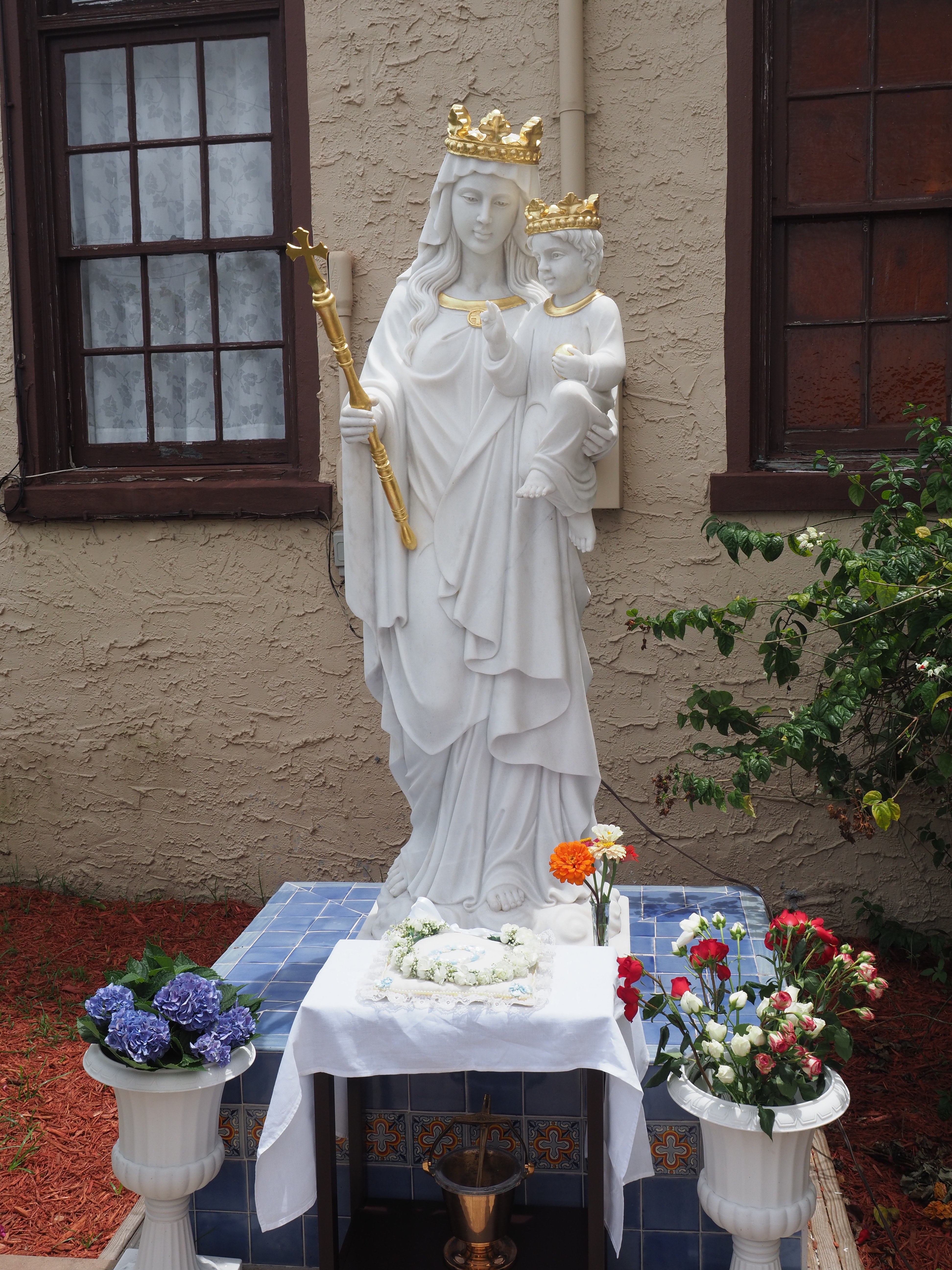 May Crowning an Procession 97