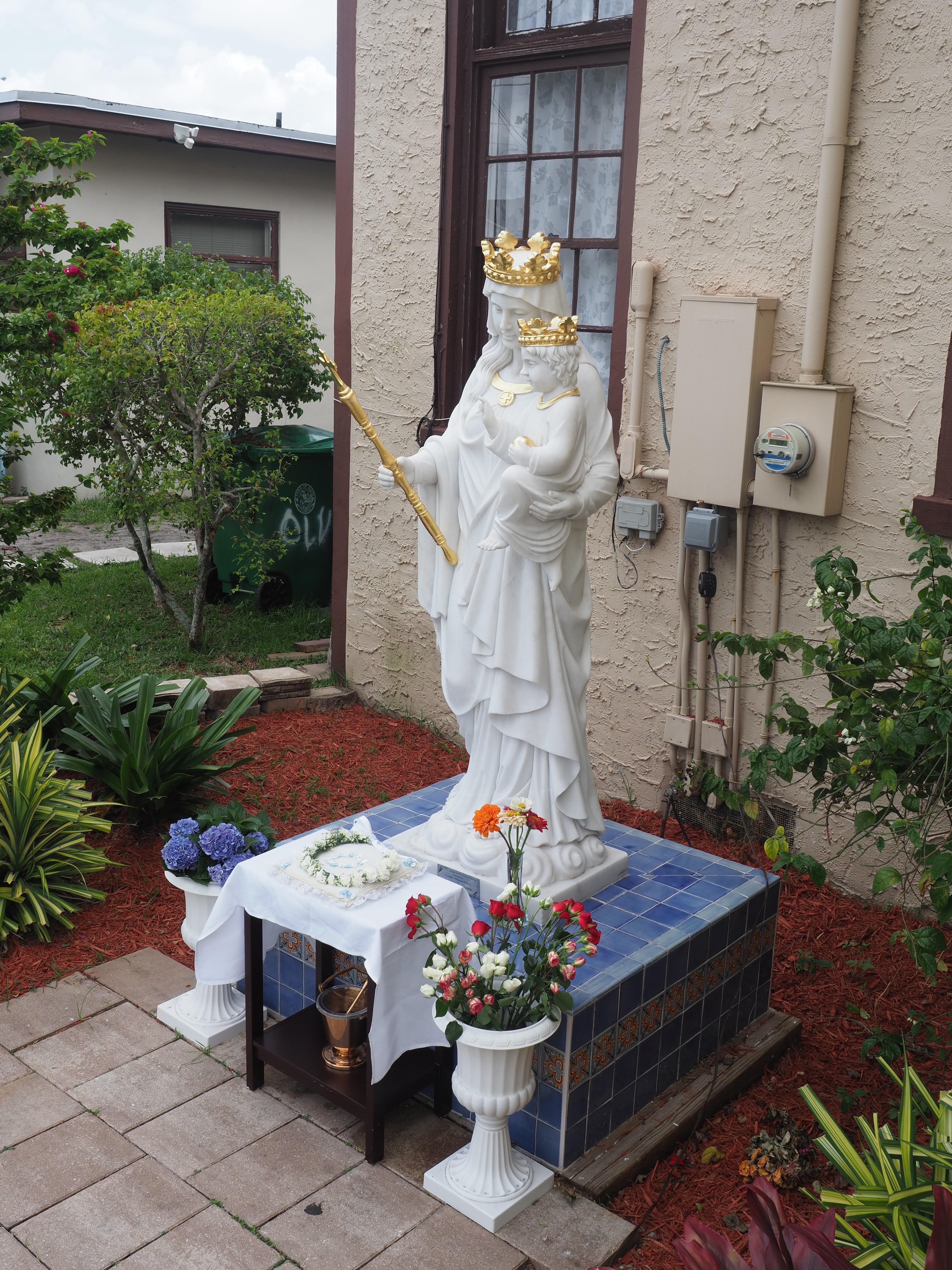 May Crowning an Procession 100