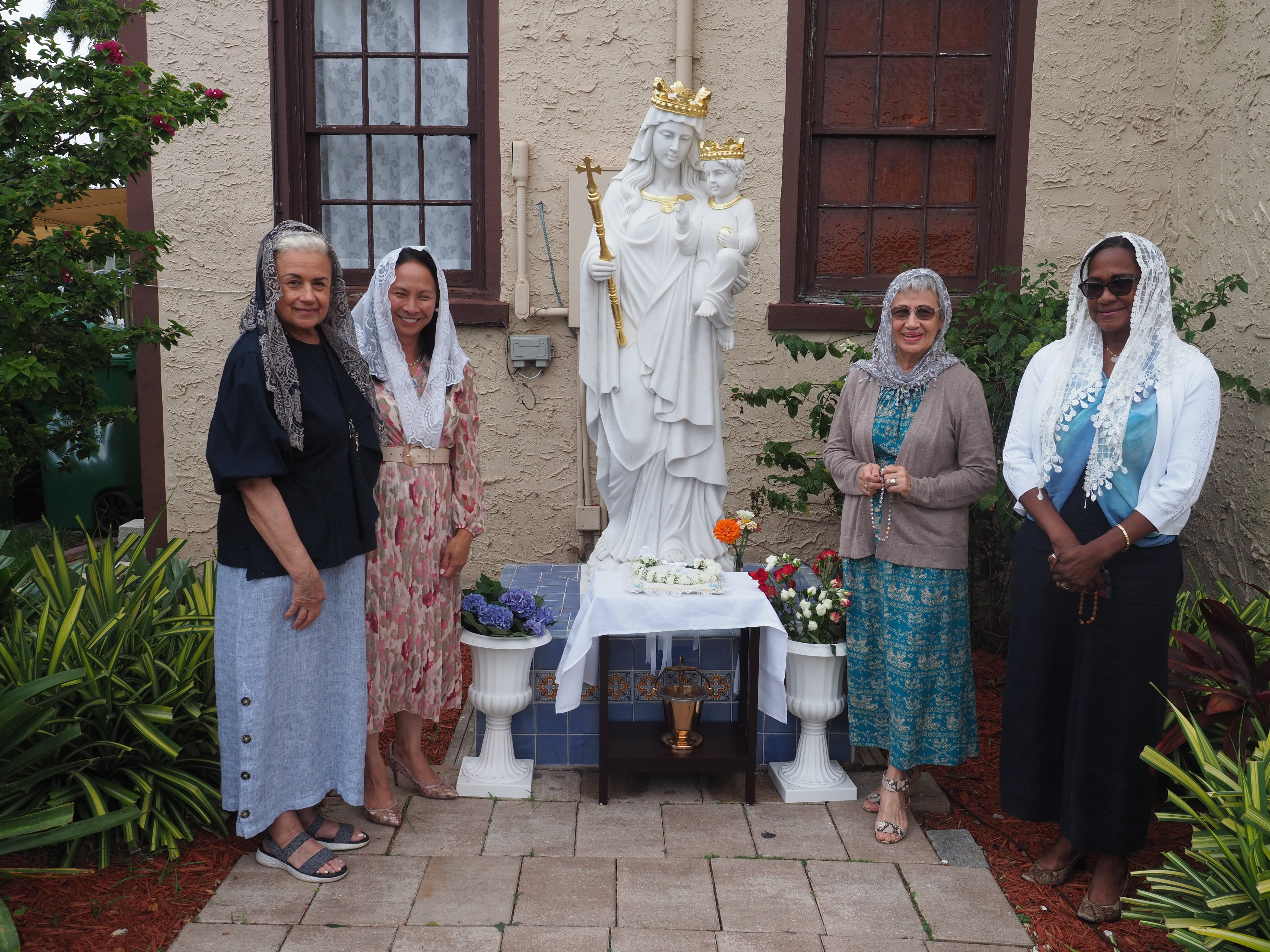 May Crowning an Procession 102