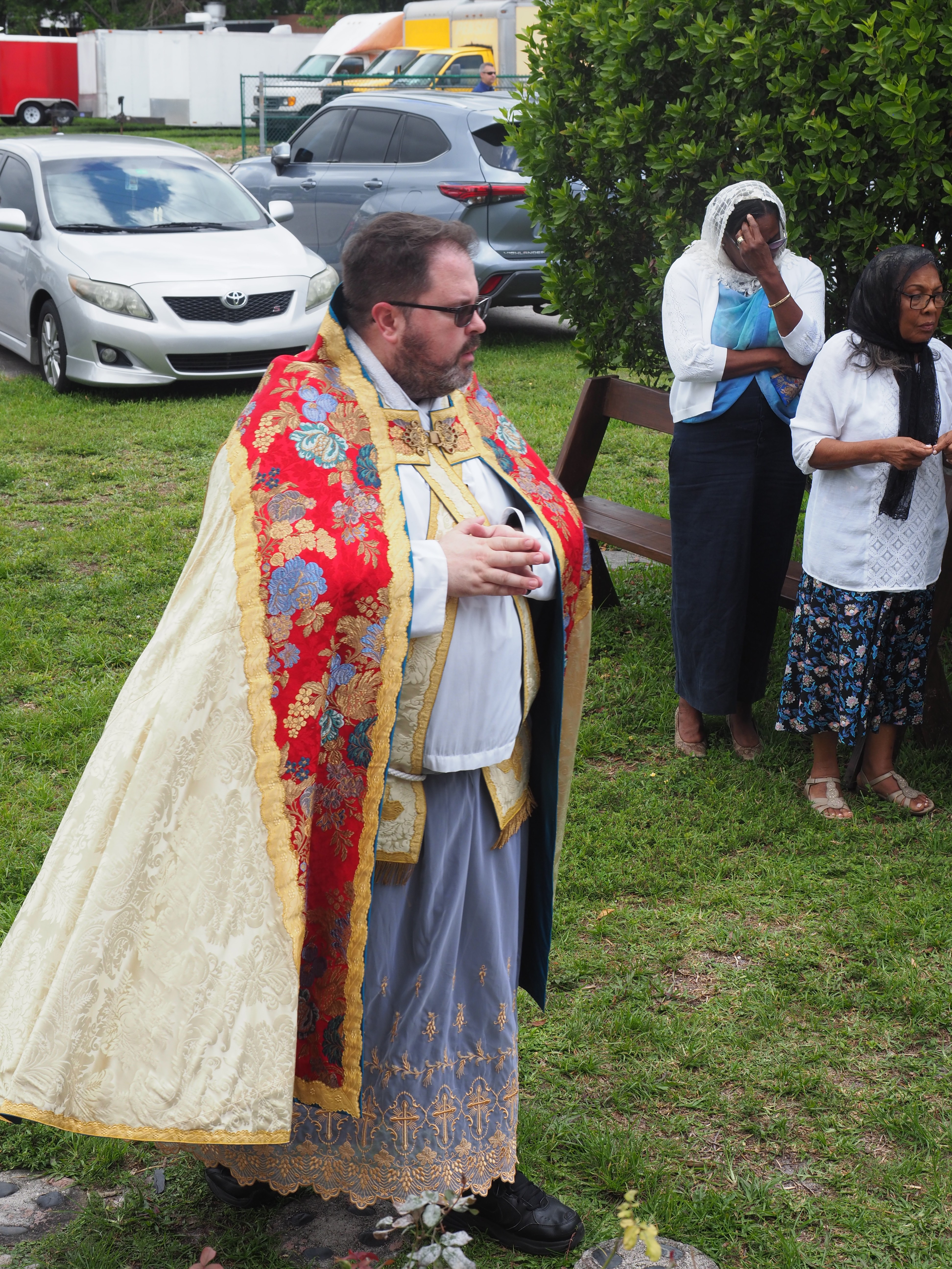 May Crowning an Procession 106