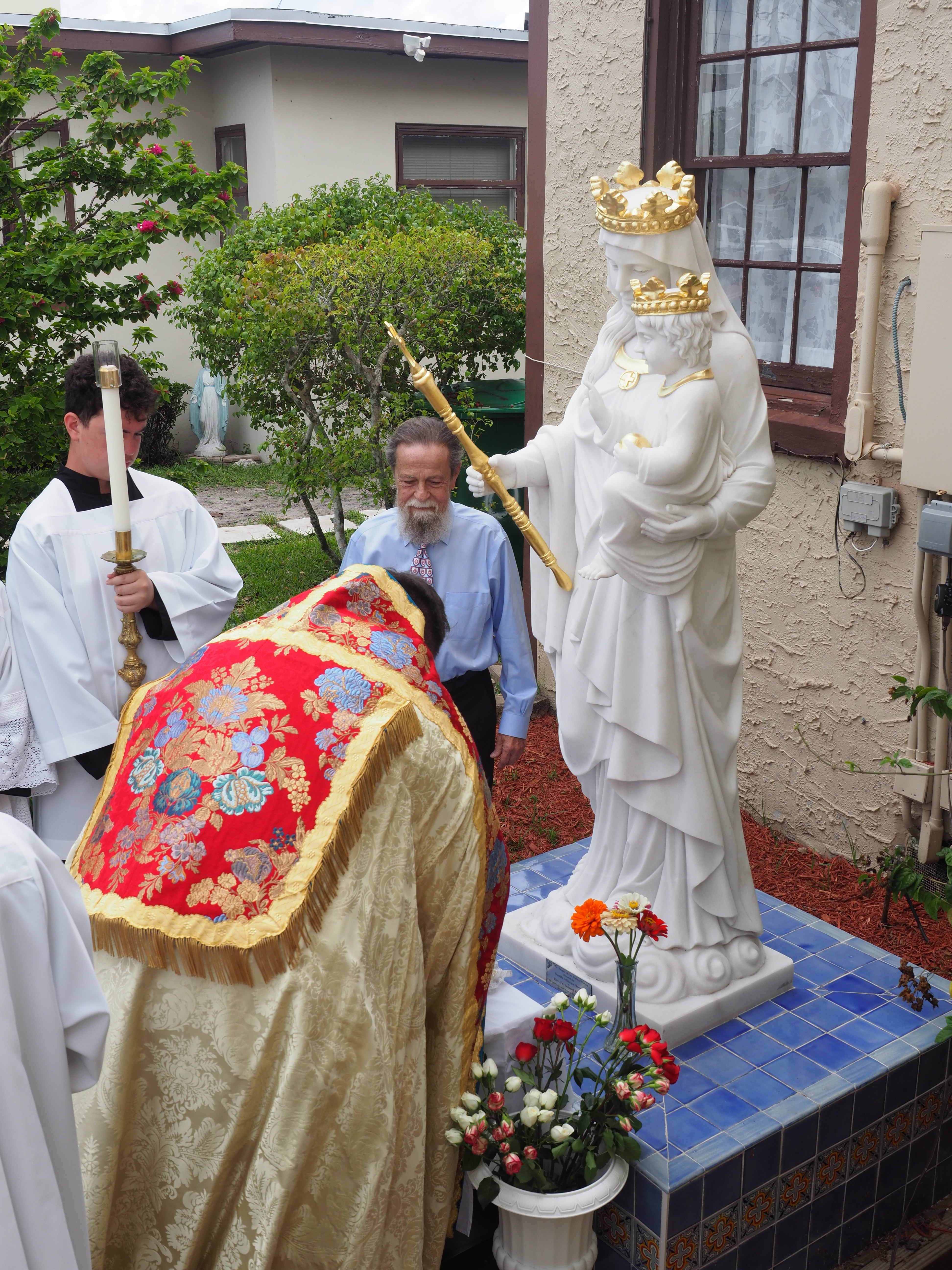 May Crowning an Procession 110
