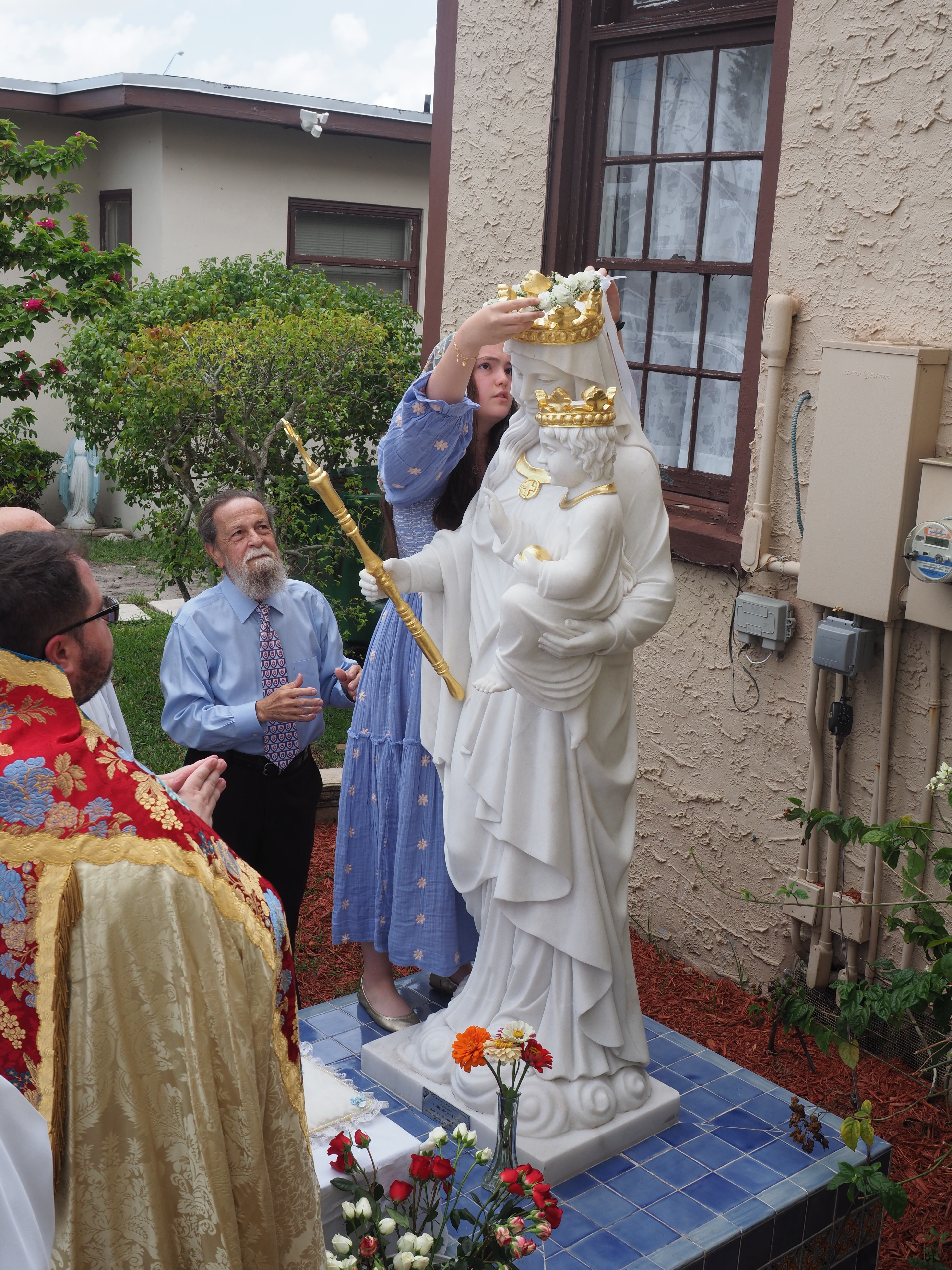 May Crowning an Procession 113