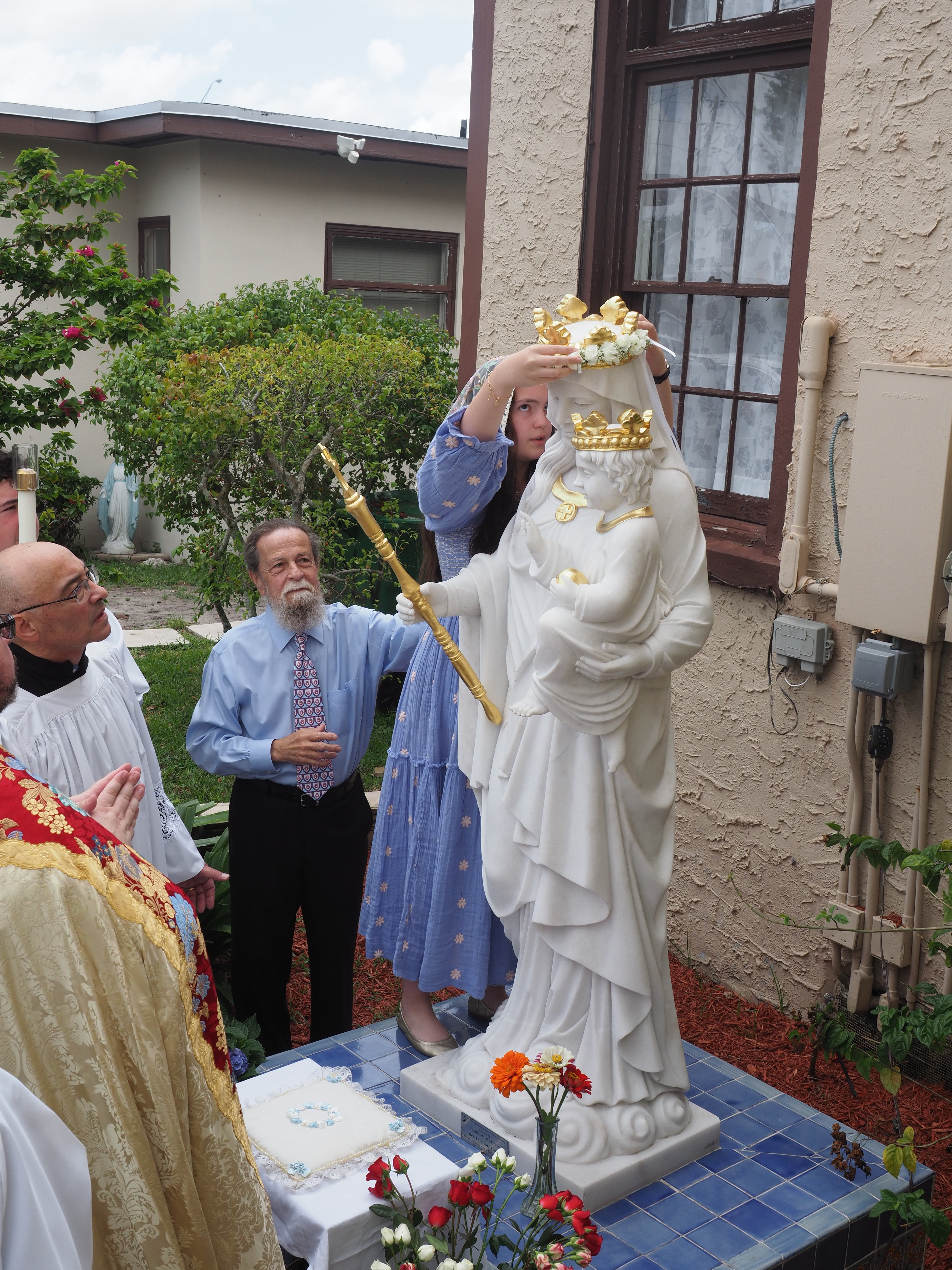 May Crowning an Procession 114