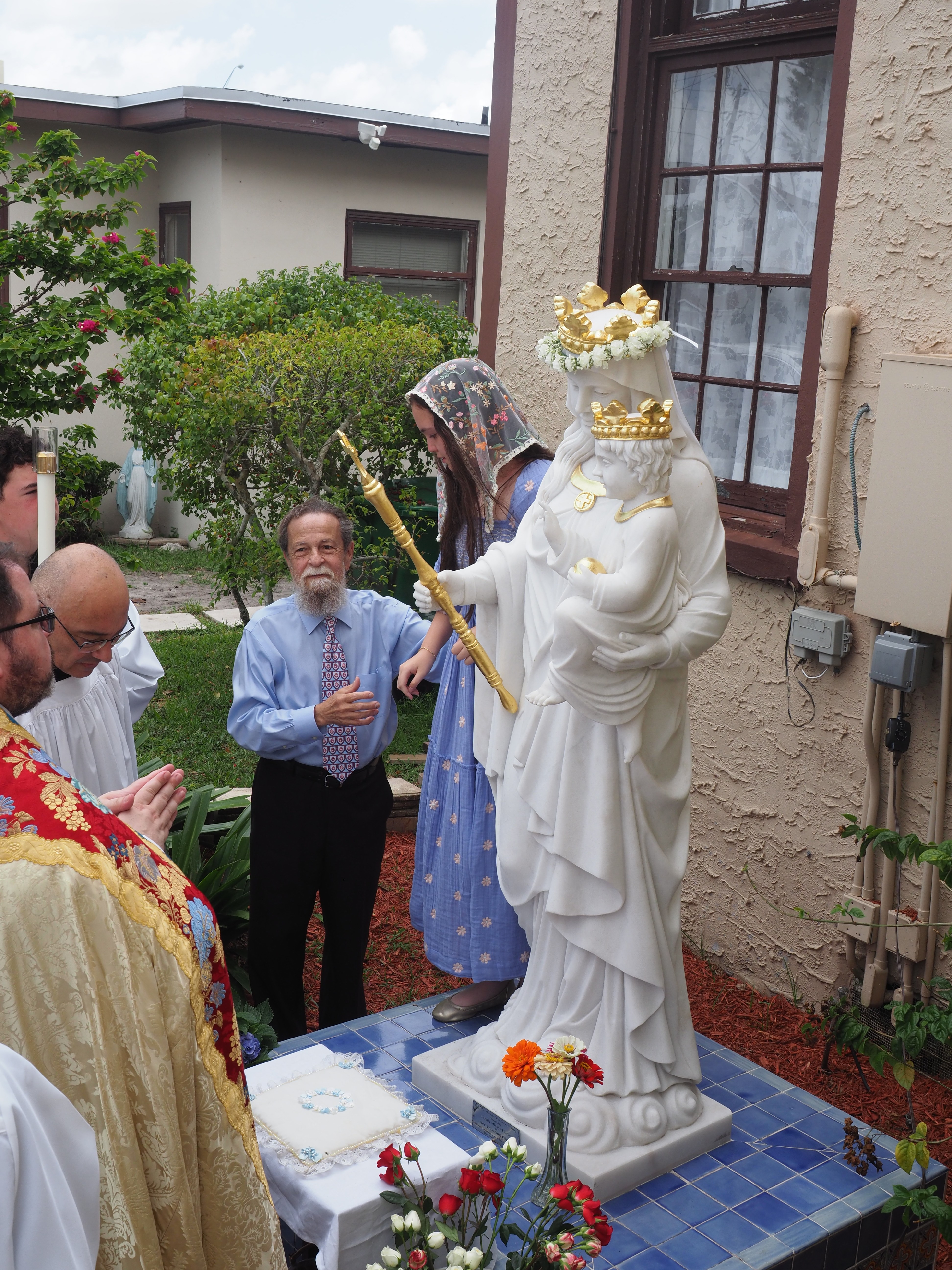 May Crowning an Procession 115