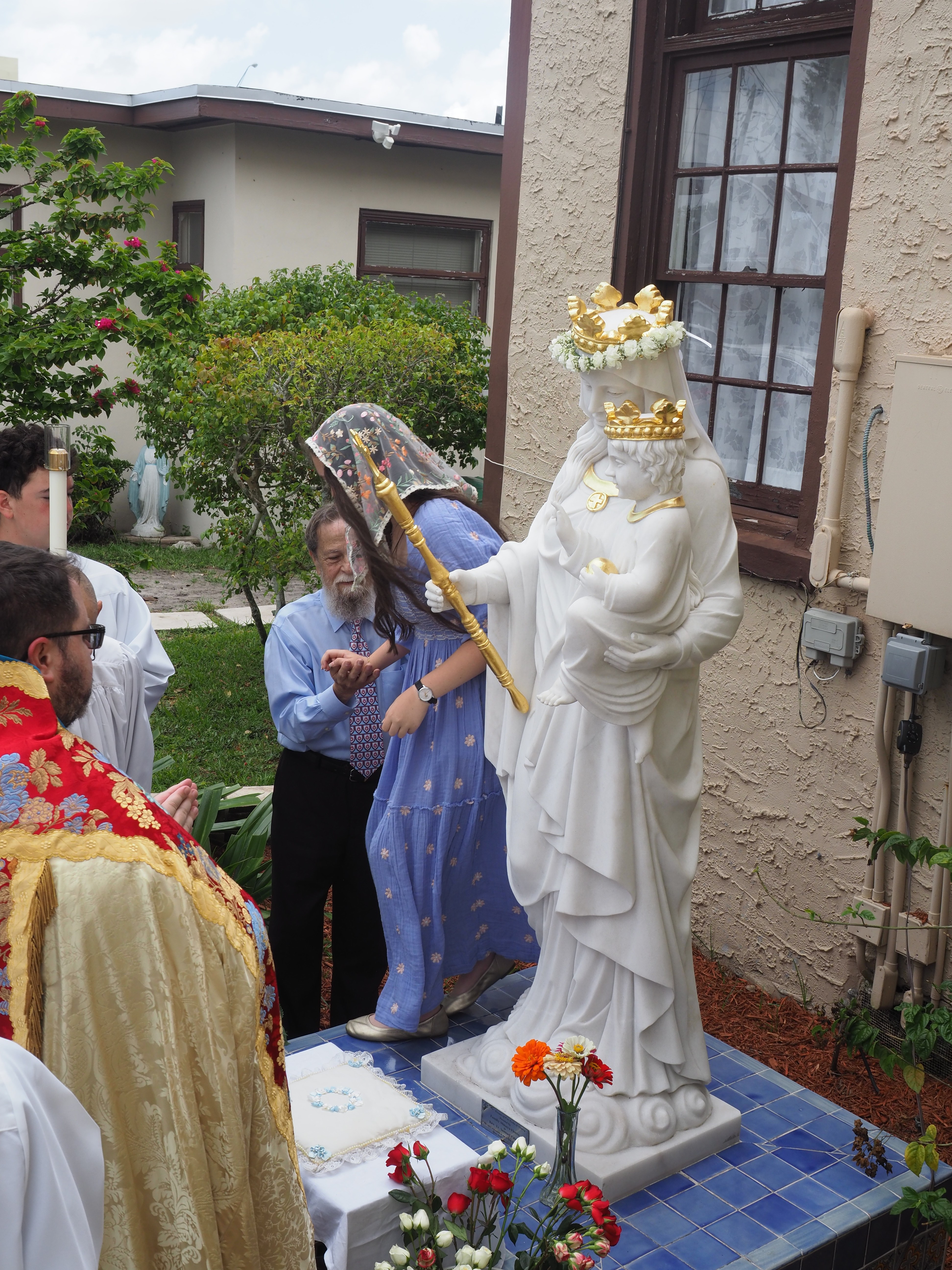 May Crowning an Procession 116