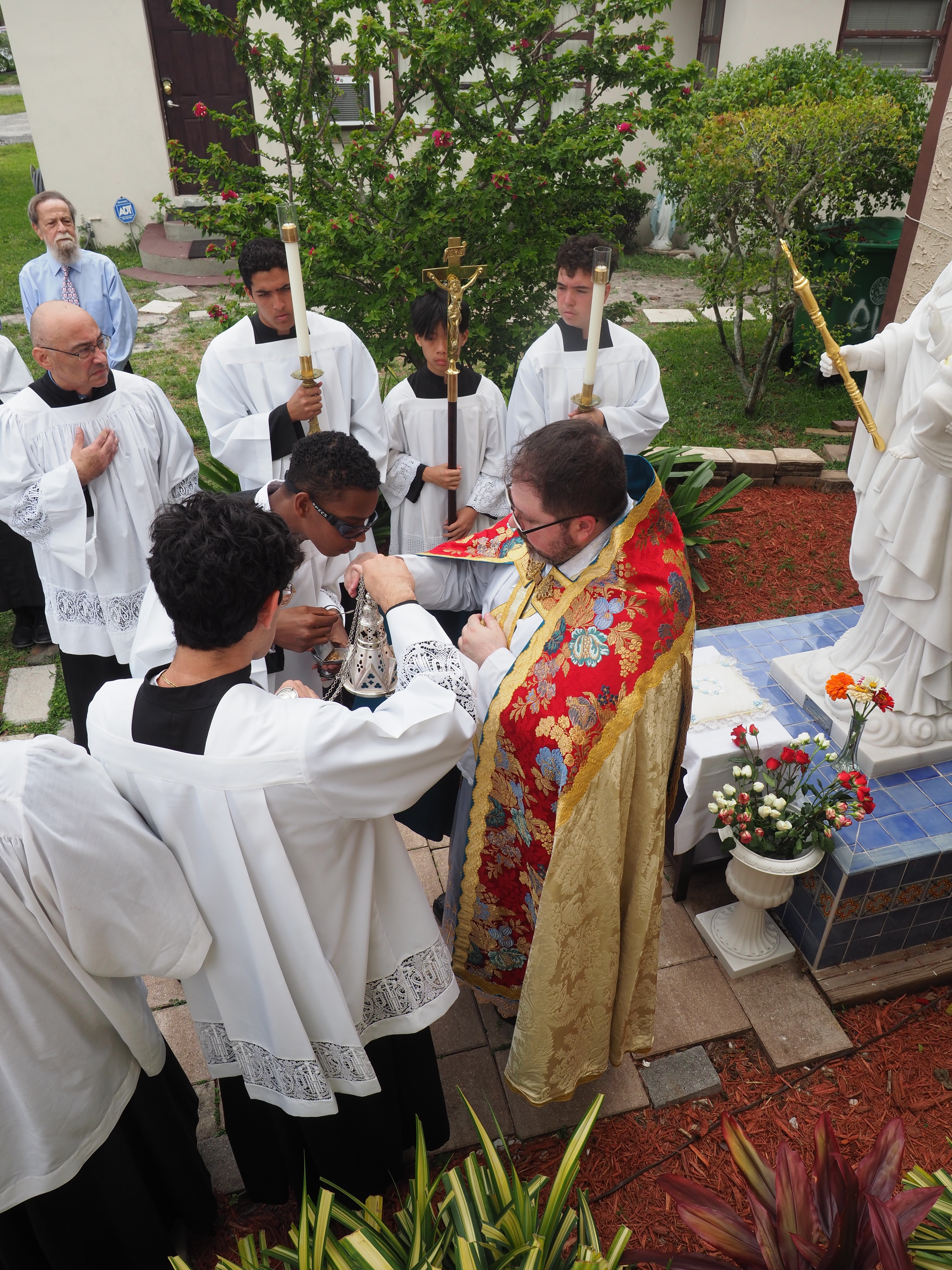 May Crowning an Procession 119