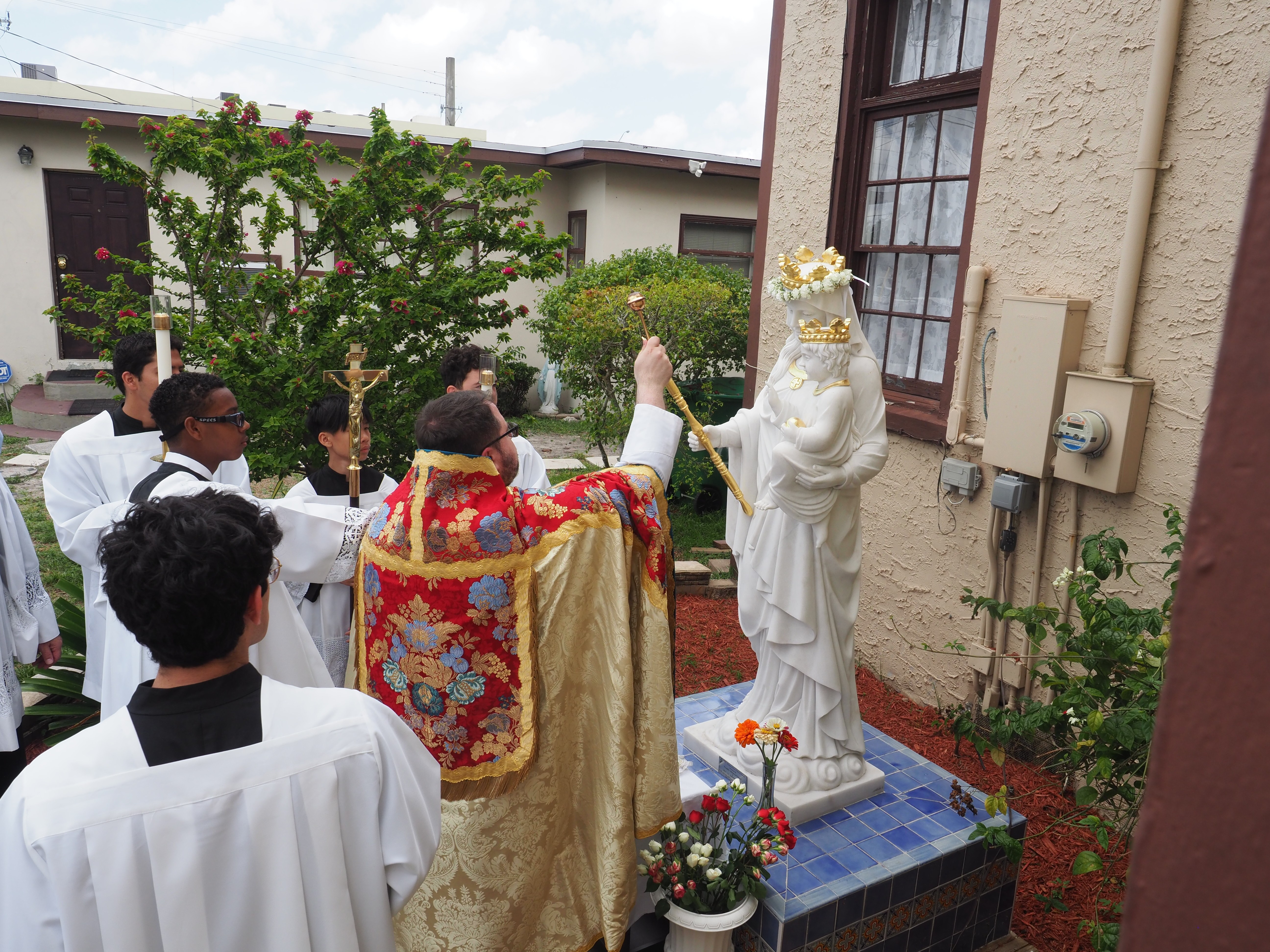 May Crowning an Procession 121