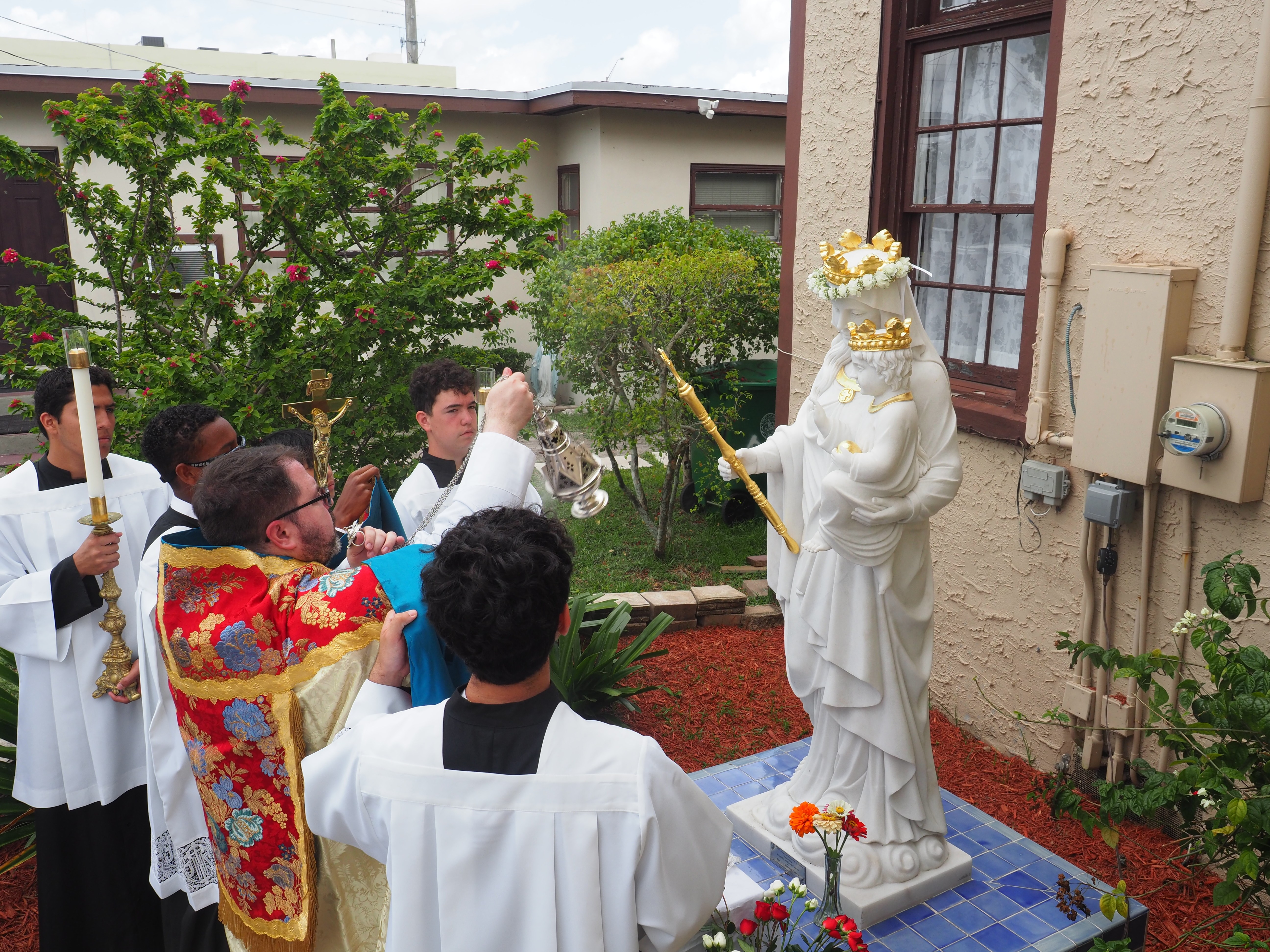 May Crowning an Procession 122