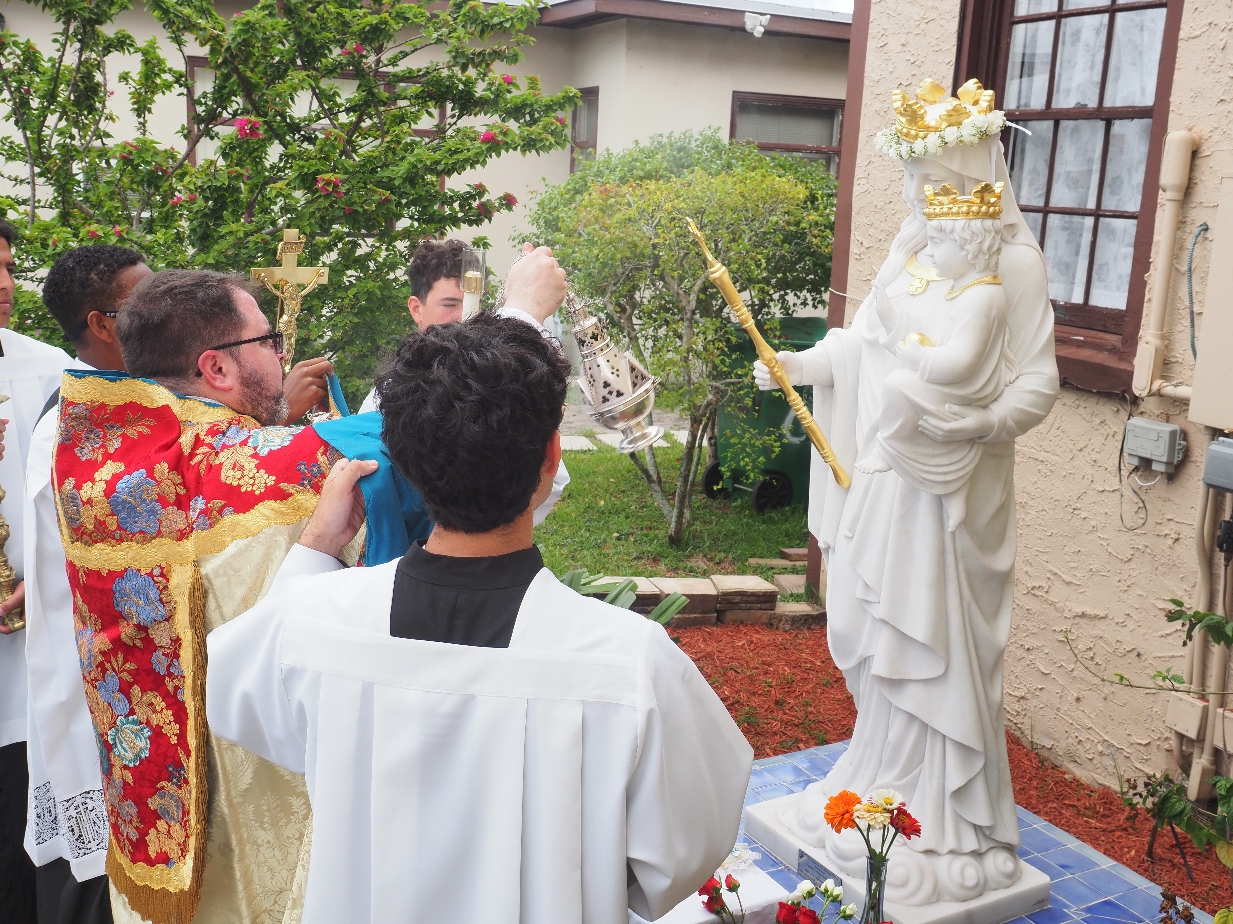 May Crowning an Procession 123