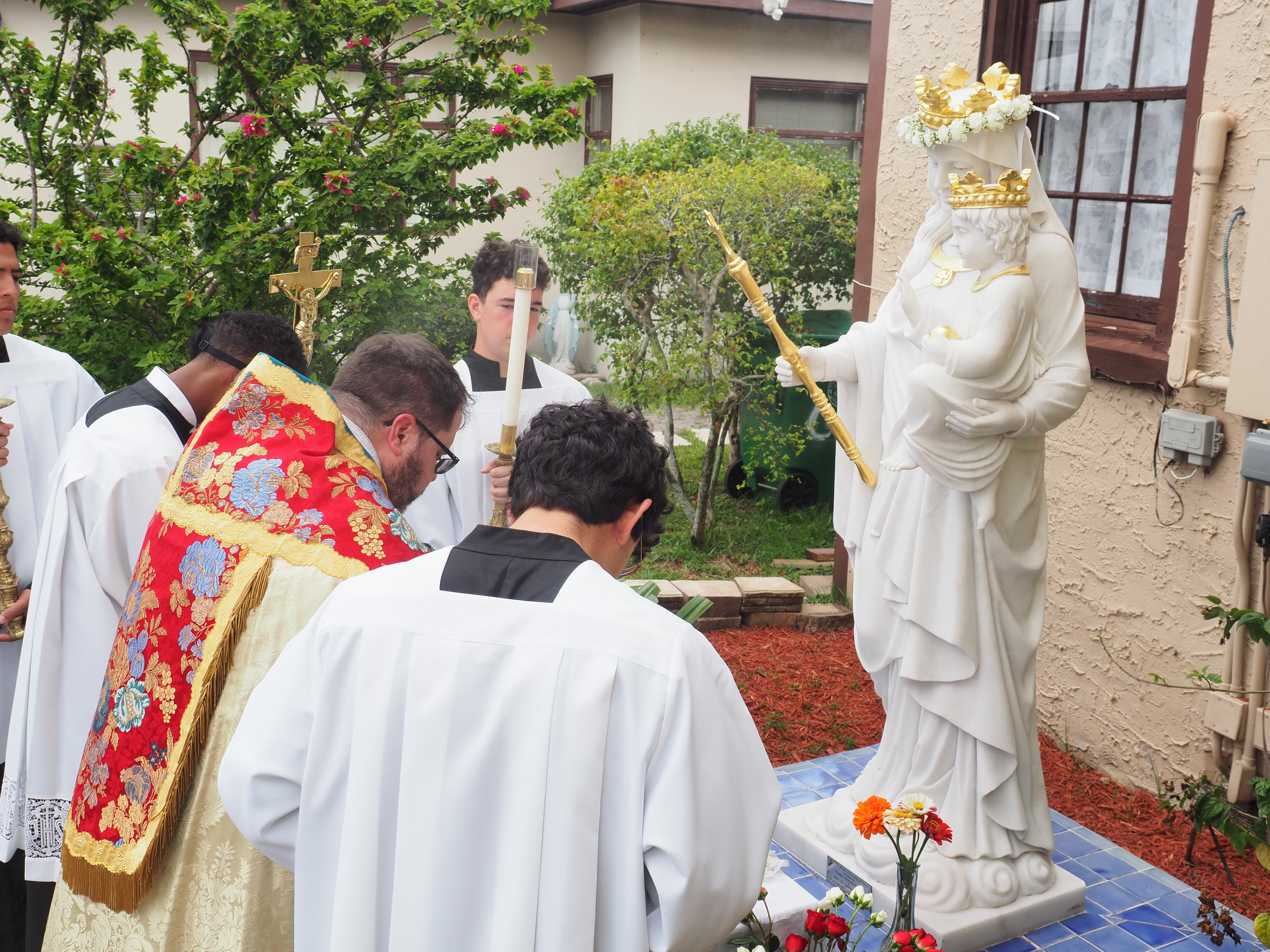 May Crowning an Procession 125