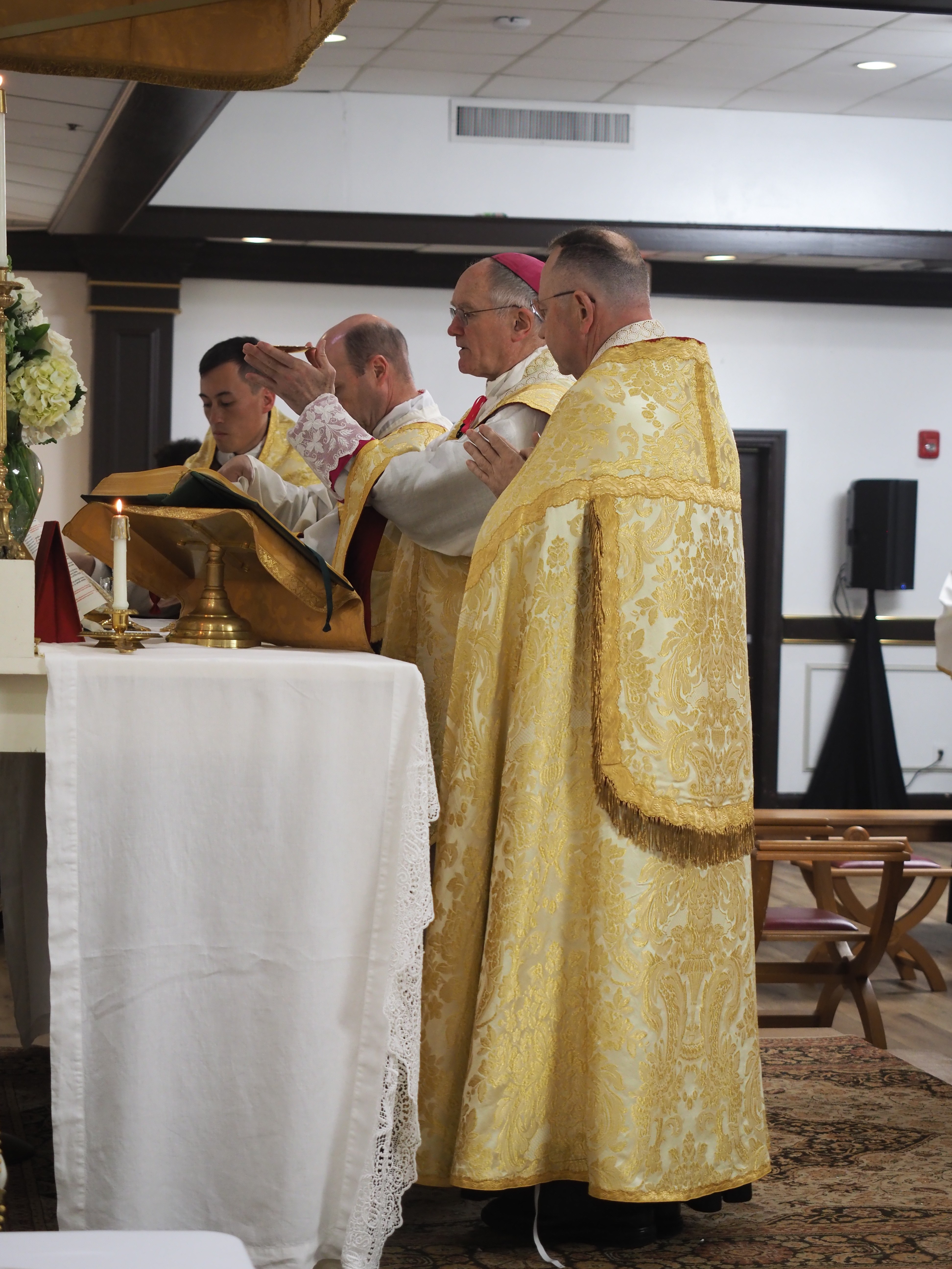 Confirmations and Solemn Pontifical Mass in the Traditional Latin Rite 114