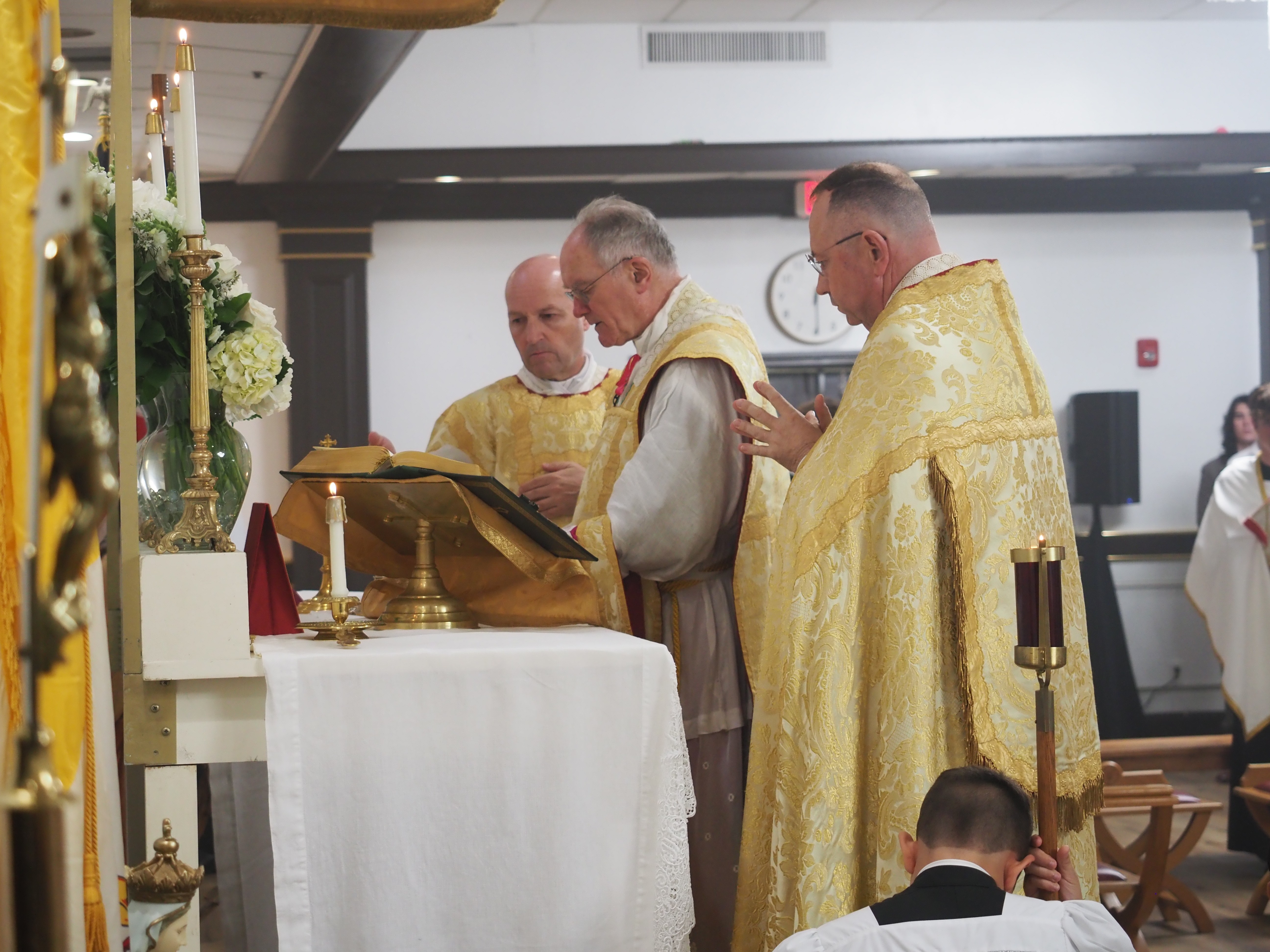 Confirmations and Solemn Pontifical Mass in the Traditional Latin Rite 121